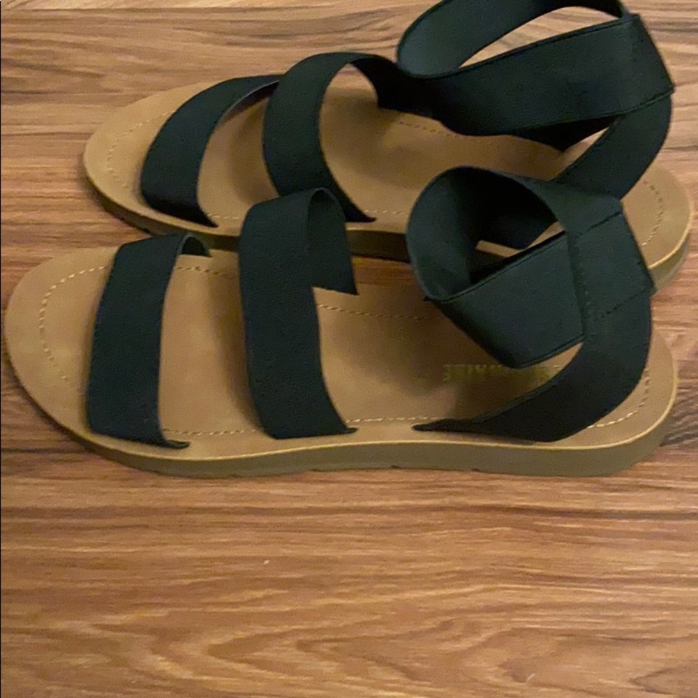 Women’s size 8 sandals - Picture 3 of 4